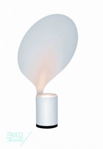 Balloon branco, candeeiro de mesa da marca Vertigo Bird, na Traço de Luz iluminação, Portugal