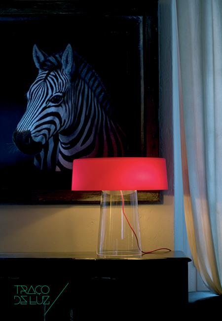 Glam T1 vermelho, candeeiro de mesa da marca Prandina, na Traço de Luz iluminação, Portugal