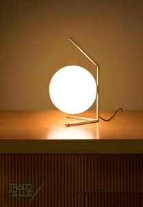 IC T1 Low dourado, candeeiro de mesa da marca Flos, na Traço de Luz iluminação, Portugal