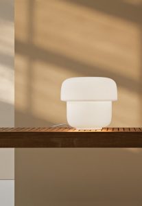Mico T3 branco, candeeiro de mesa da marca Prandina, na Traço de Luz iluminação, Portugal