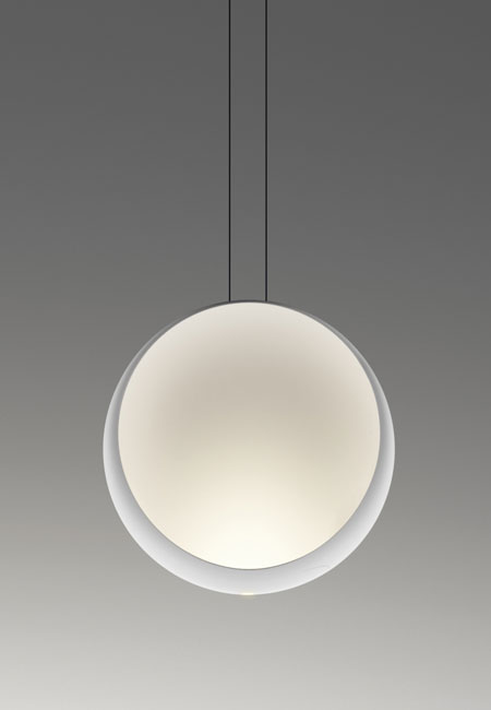 Cosmos branco, candeeiro de suspensão da marca Vibia, na Traço de Luz iluminação, Portugal