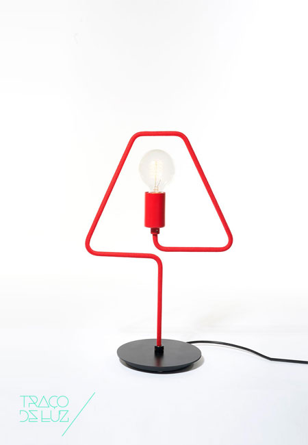 A-Shade vermelho, candeeiro de mesa da marca Zava, na Traço de Luz iluminação, Portugal